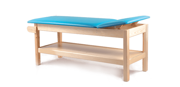 Drewniany stół rehabilitacyjny SR-F p do fizykoterapii z regulowanym zagłówkiem i półką na akcesoria